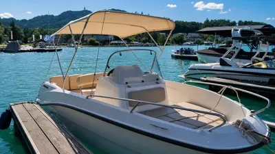 Großes Elektroboot von Wörtherboot am Wörthersee