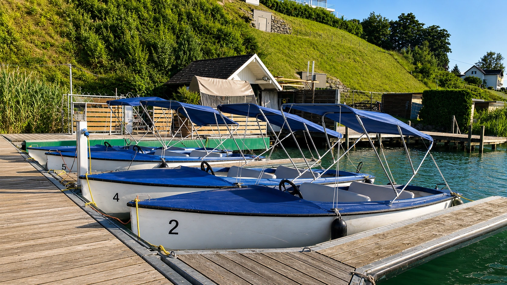 Kleines Elektroboot von Wörtherboot auf dem Wörthersee